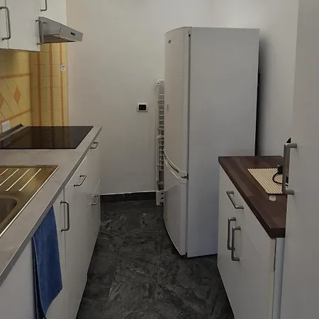 Guru Mostacciano Rom