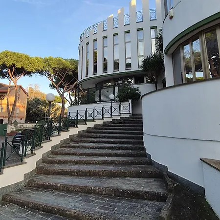 Guru Mostacciano